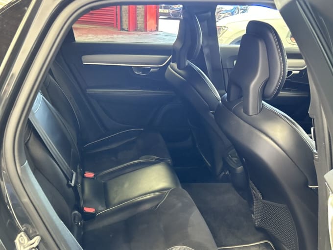 2025 Volvo V90