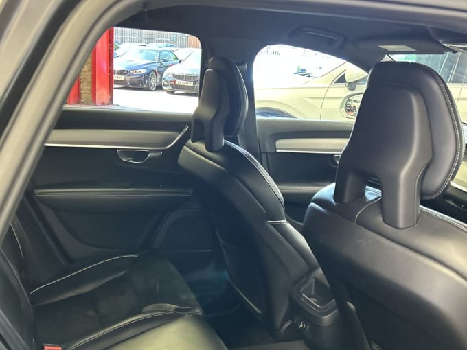 2025 Volvo V90
