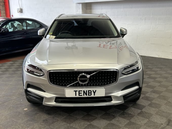 2025 Volvo V90 Cross Country