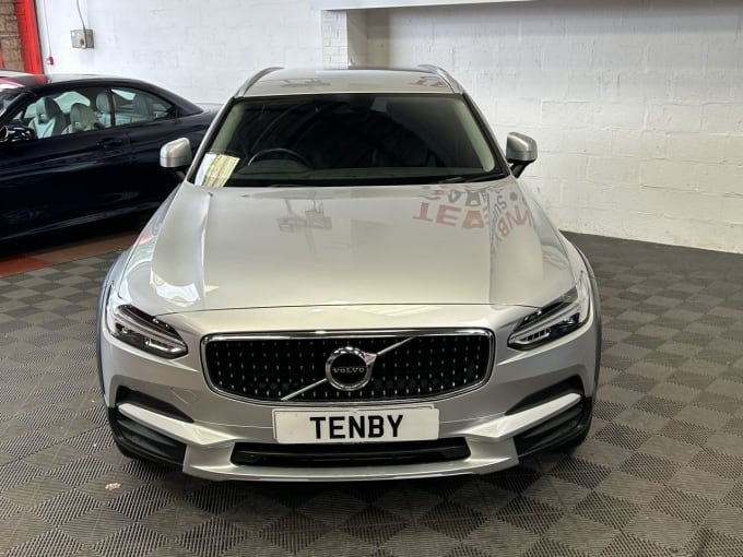 2025 Volvo V90 Cross Country