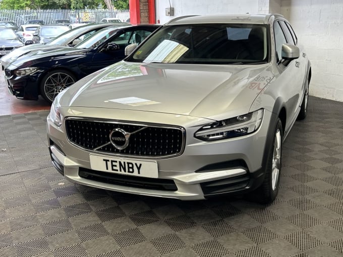 2025 Volvo V90 Cross Country