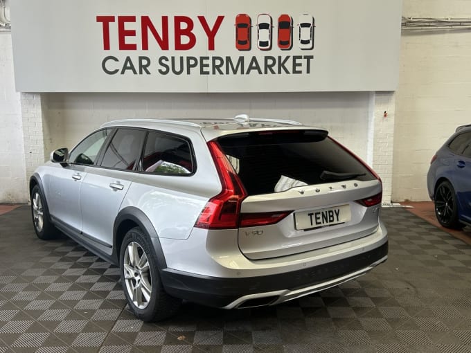 2025 Volvo V90 Cross Country