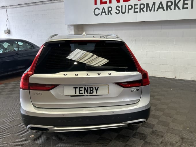 2025 Volvo V90 Cross Country