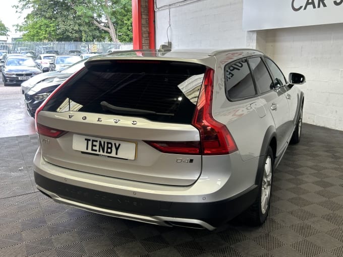 2025 Volvo V90 Cross Country