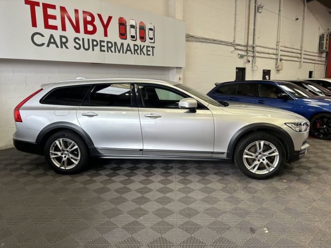 2025 Volvo V90 Cross Country