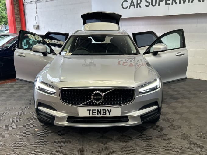 2025 Volvo V90 Cross Country