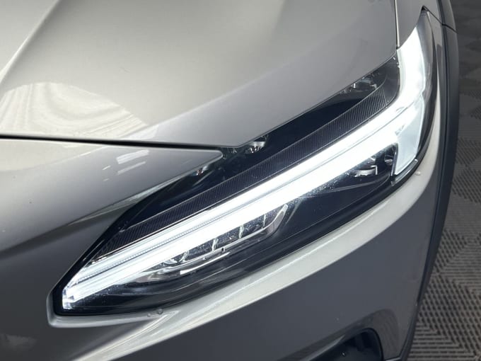2025 Volvo V90 Cross Country