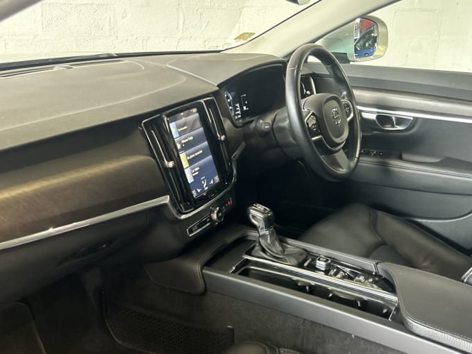 2025 Volvo V90 Cross Country