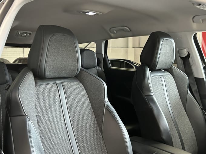2025 Peugeot 5008