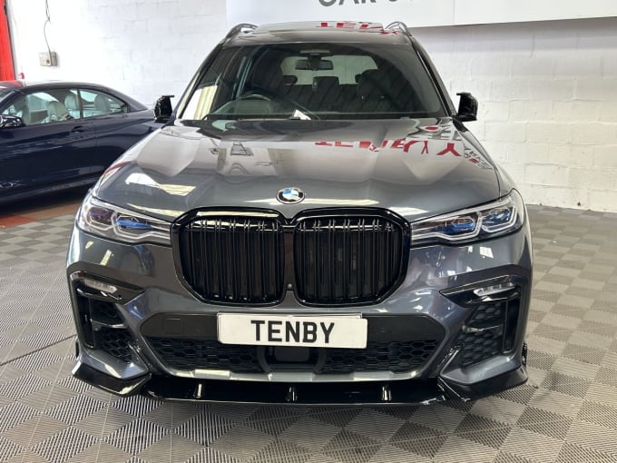 2025 BMW X7