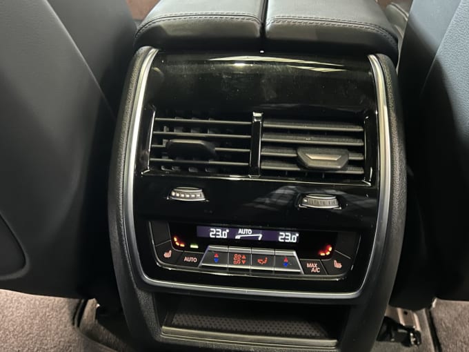 2025 BMW X7
