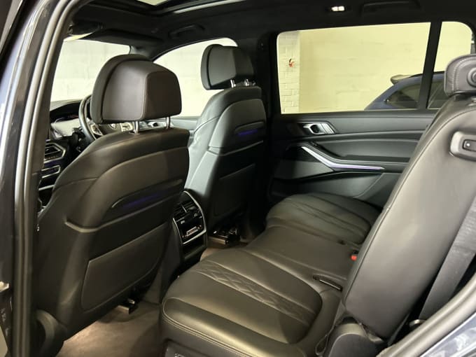 2025 BMW X7