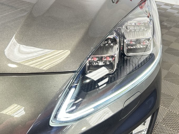 2025 Ford Kuga