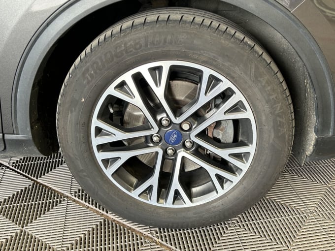 2025 Ford Kuga
