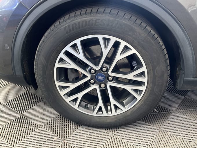 2025 Ford Kuga