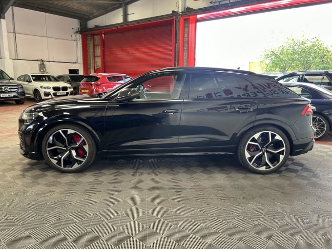 2025 Audi Rsq8