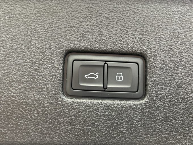 2025 Audi Rsq8