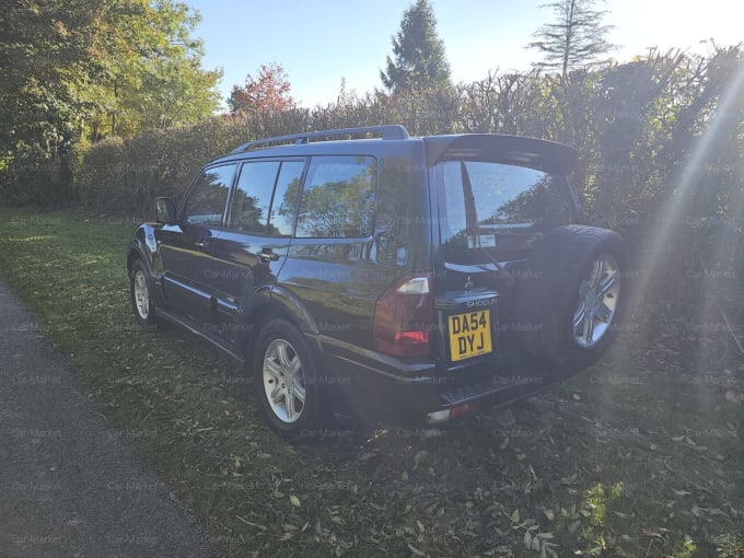 2004 Mitsubishi Shogun