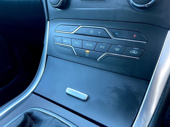 2025 Ford S-max