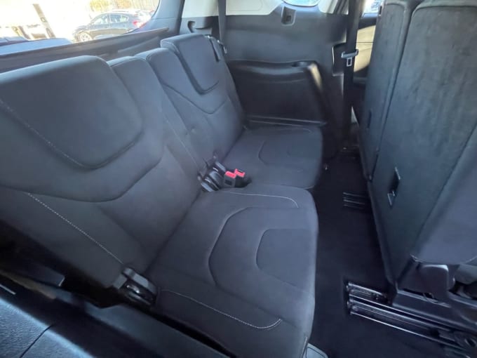 2025 Ford S-max