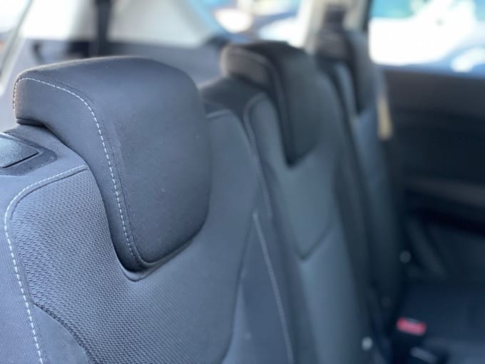 2025 Ford S-max