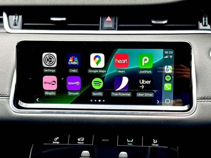 2025 Land Rover Range Rover Evoque