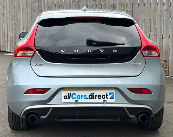 2025 Volvo V40