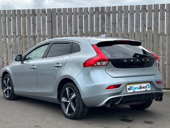 2025 Volvo V40