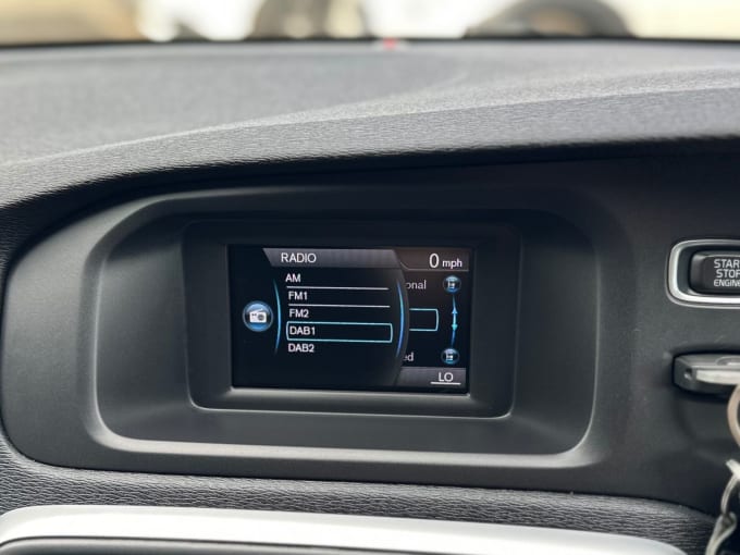 2025 Volvo V40