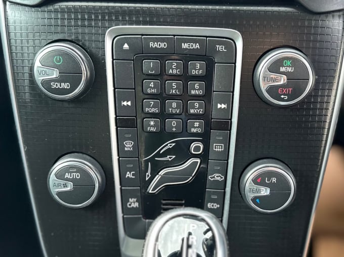 2025 Volvo V40