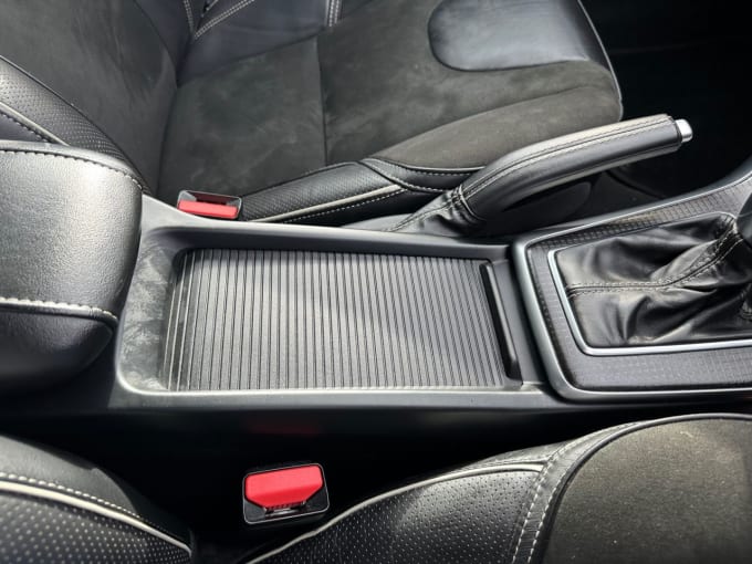 2025 Volvo V40