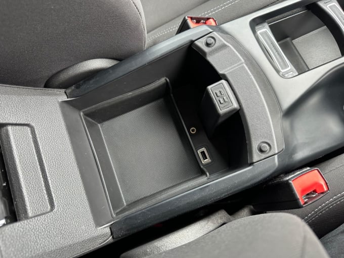 2025 Ford C-max