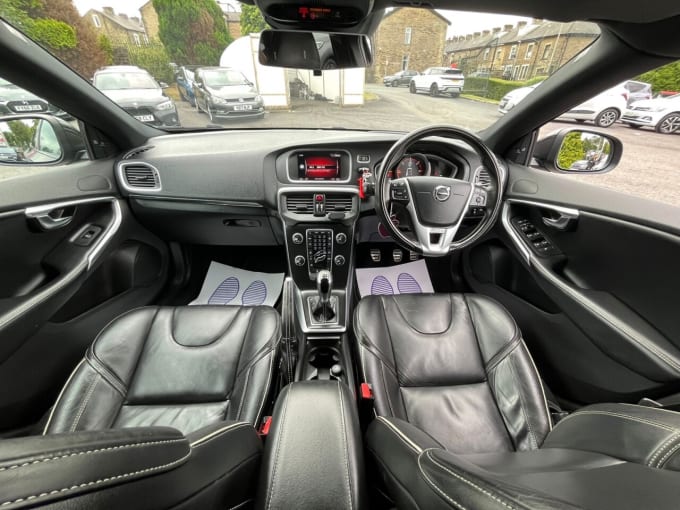 2025 Volvo V40