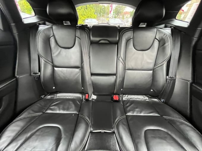 2025 Volvo V40