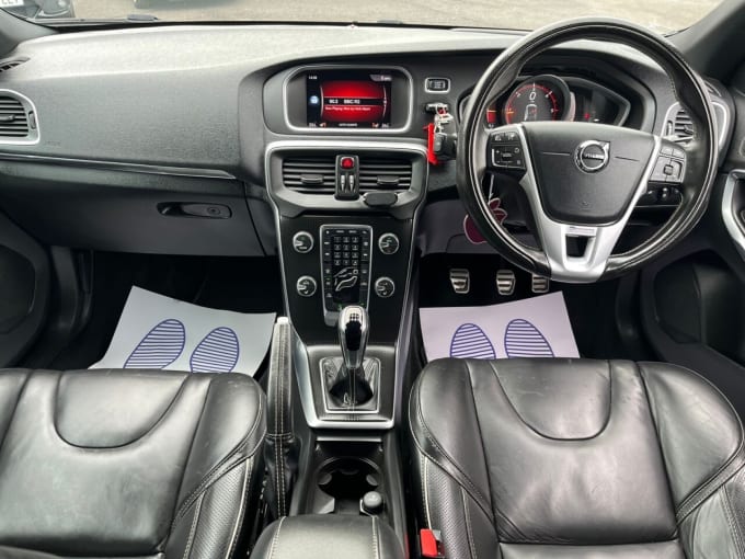 2025 Volvo V40