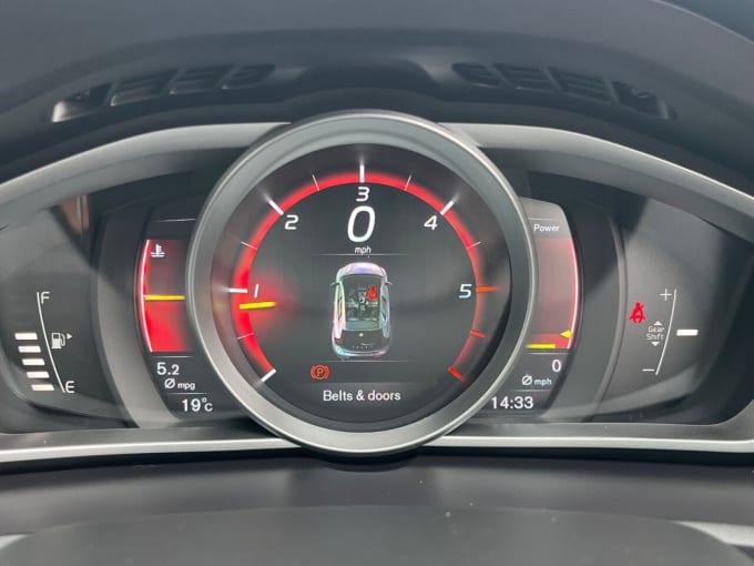 2025 Volvo V40