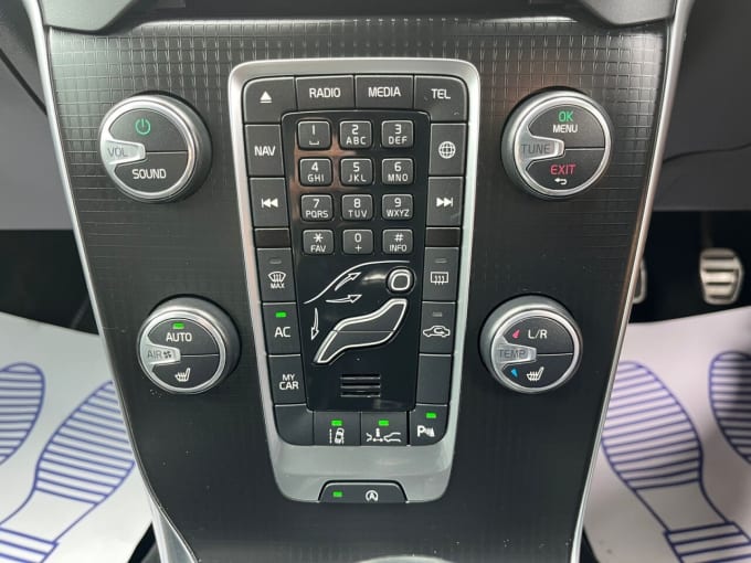 2025 Volvo V40
