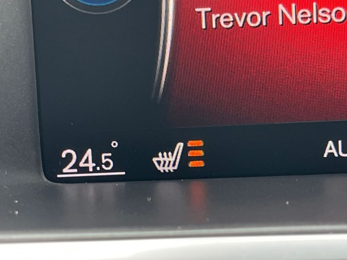 2025 Volvo V40