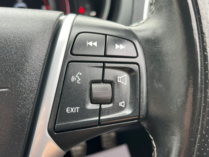 2025 Volvo V40
