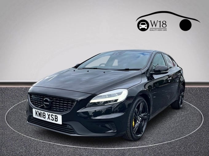 2025 Volvo V40