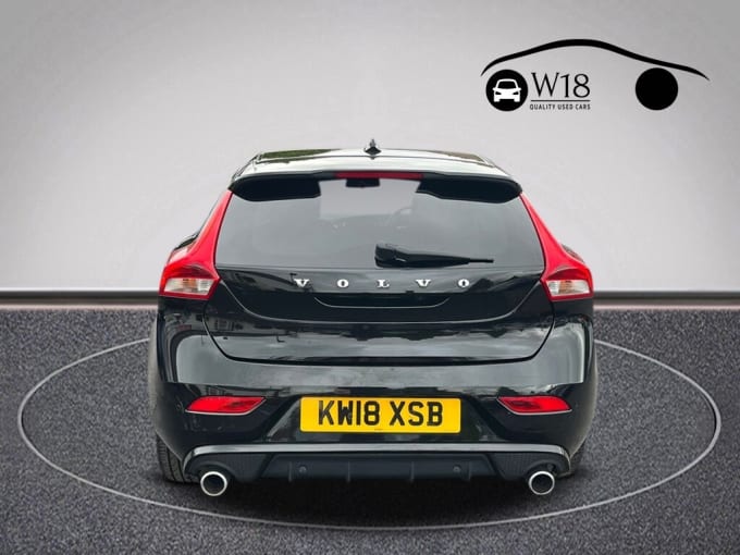 2025 Volvo V40