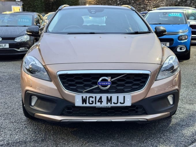 2025 Volvo V40 Cross Country