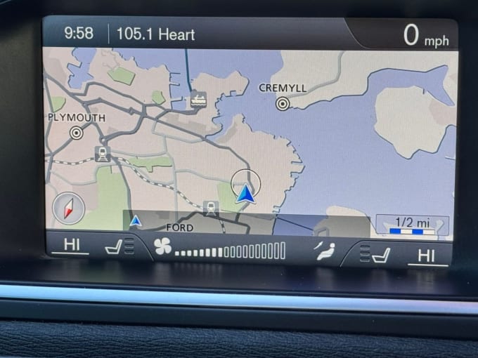 2025 Volvo V40 Cross Country