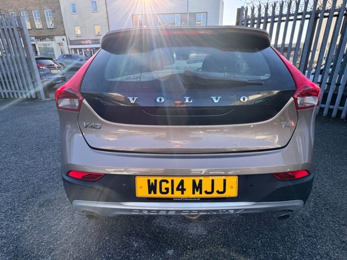 2025 Volvo V40 Cross Country