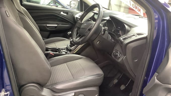 2025 Ford Kuga