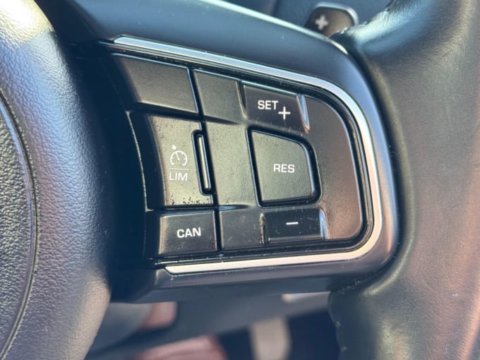 2025 Jaguar Xe