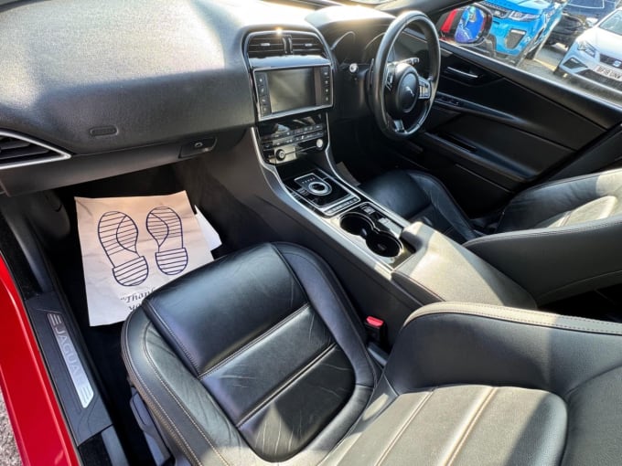 2025 Jaguar Xe