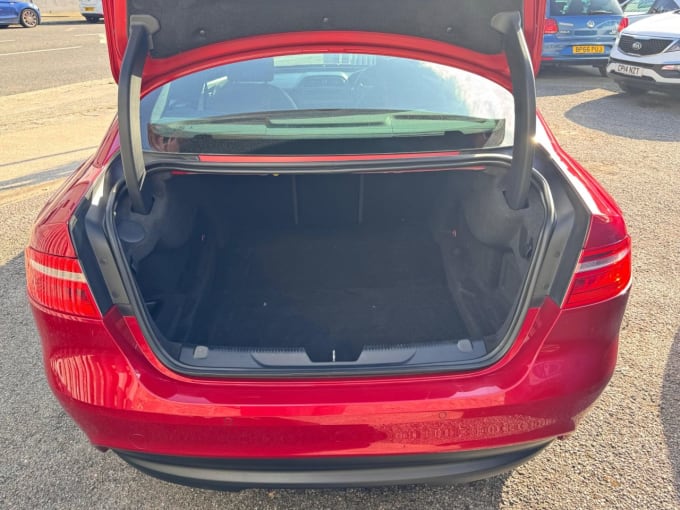 2025 Jaguar Xe