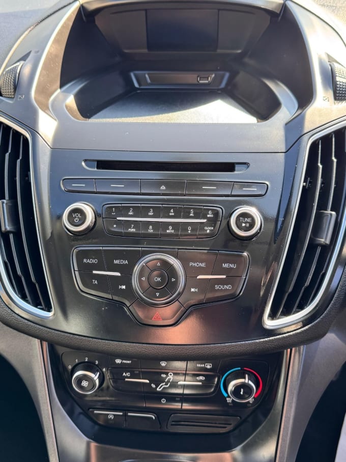 2025 Ford Grand C-max