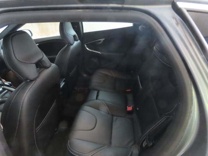 2025 Volvo V40